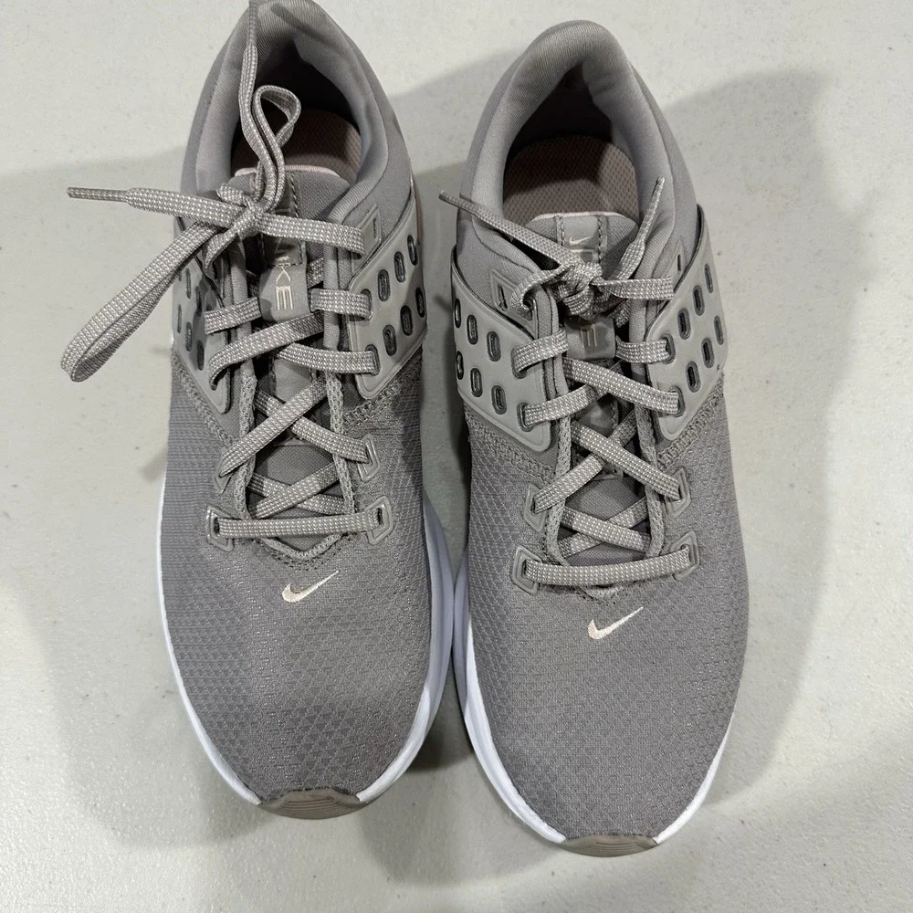 Size 8 Nike Air Max Bella TR 4 College Women Size 8 Grey Pale Coral
